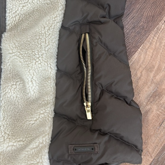Athleta Responsible Down Tundra Sherpa Puffer Vest Womens Size Medium - Picture 5 of 14
